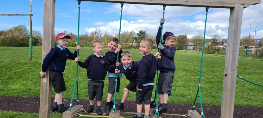 Image of Reception having fun in the sun at learning time. 
